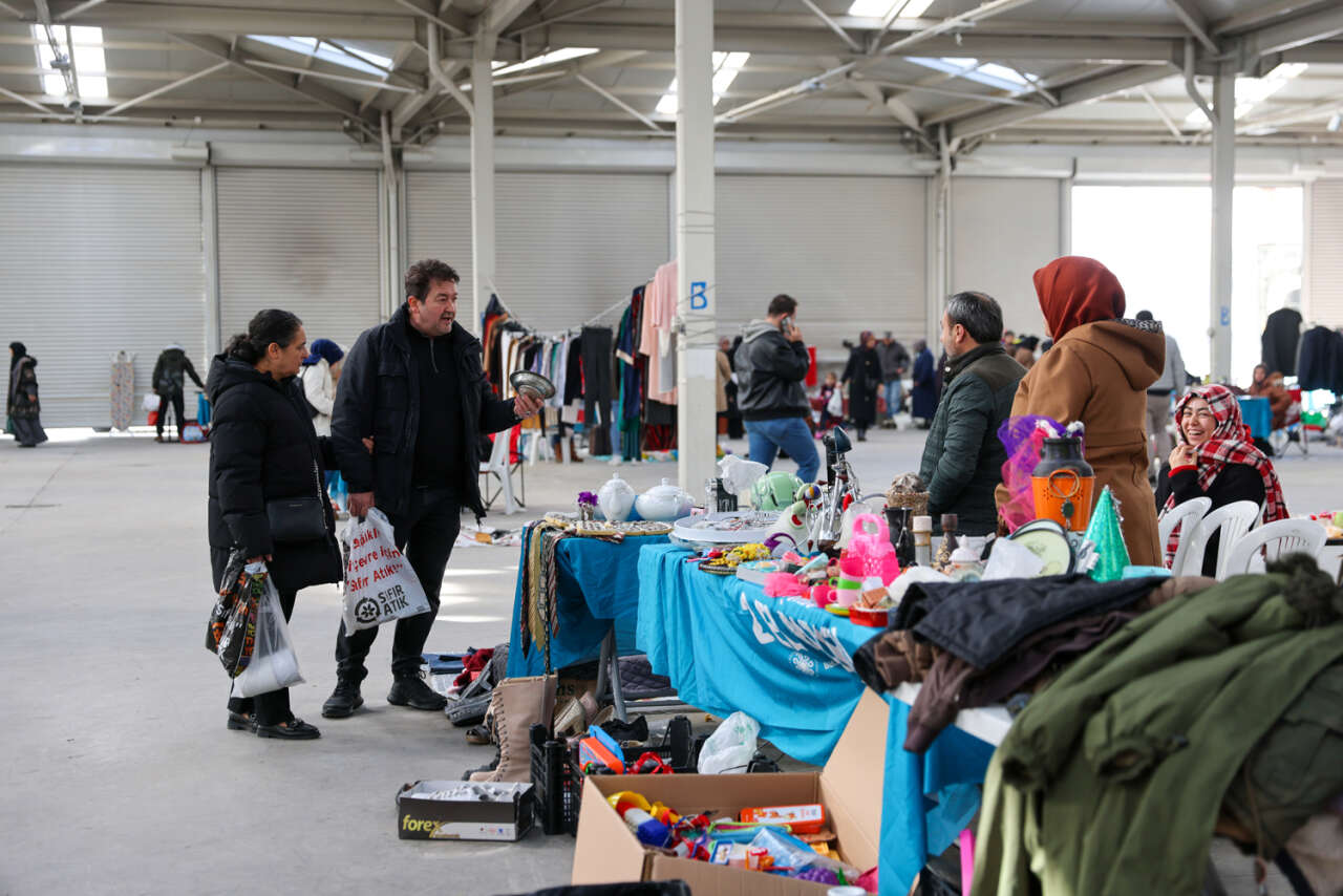 Konya’nın en ucuz pazarı yeni yılda da gözde 5